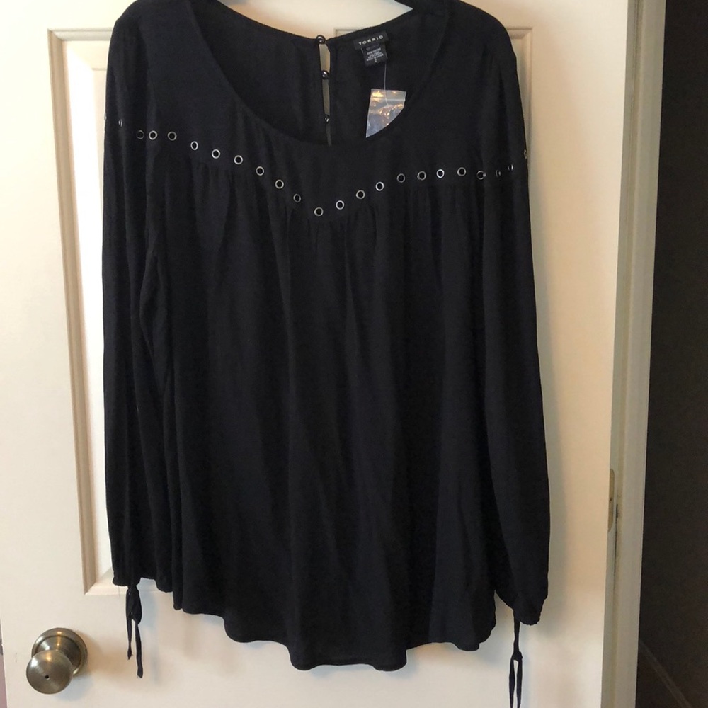Torrid Plus Size 2 Black Top peasant Long Sleeve